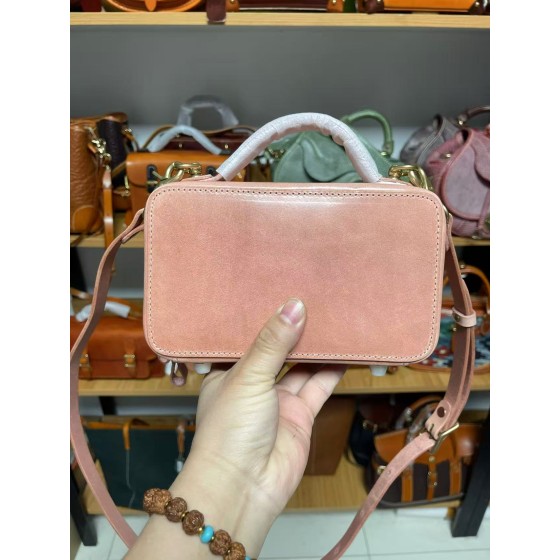 Handmade thickened vegetable-tanned leather trunks and bags